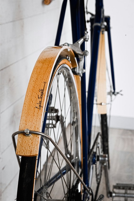 Bicycle wood mudguard varnished finish. Screws by CyclesTempete