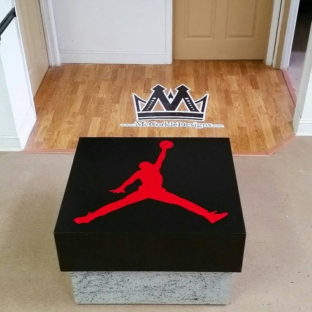 Giant shoe box Air Jordan or Nike Shoebox