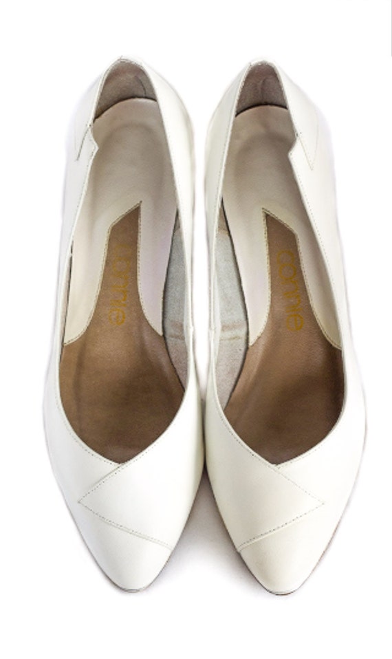 white pumps size 7