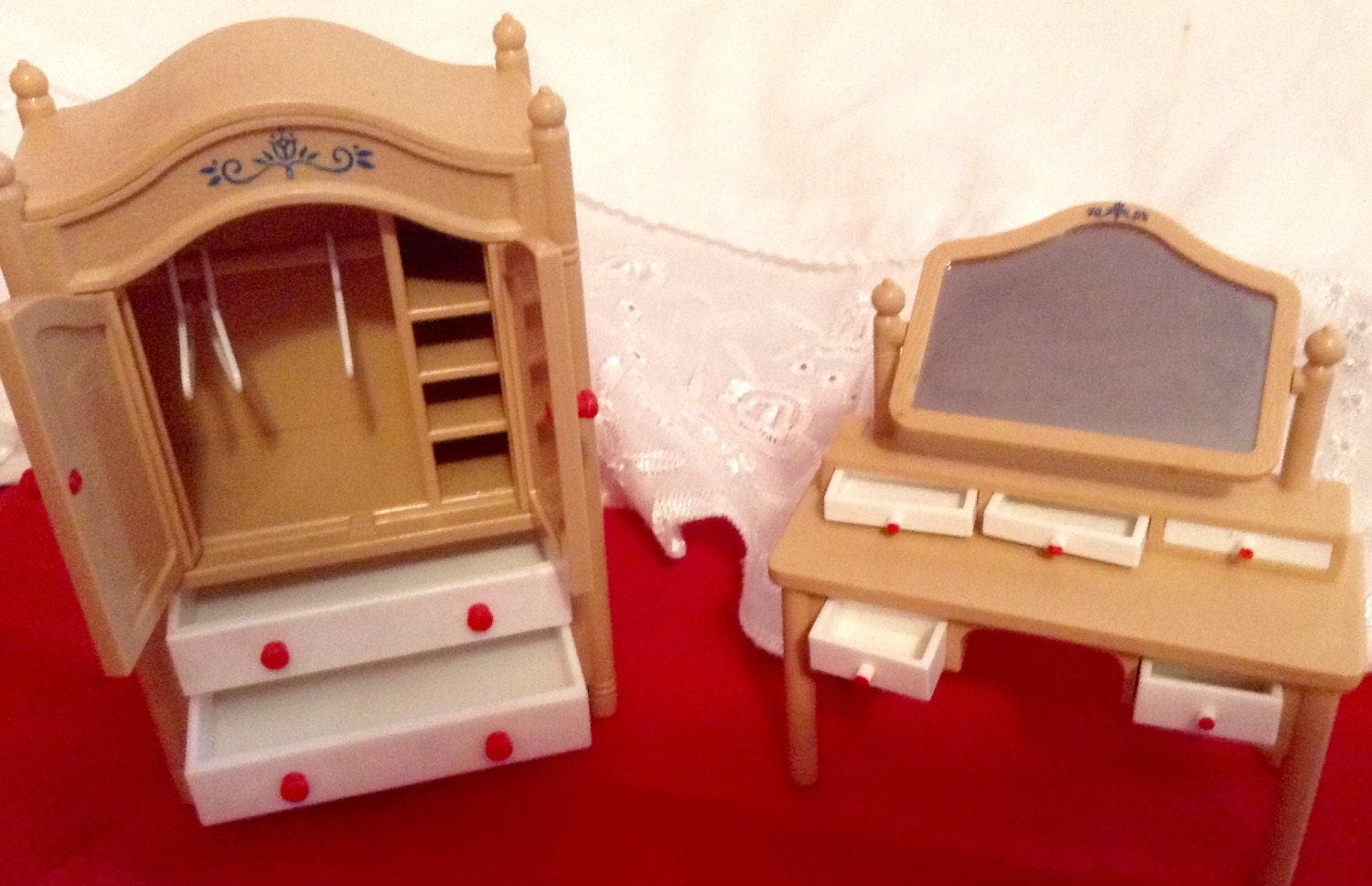 Dollhouse Furniture by TOMY lot of 2 116 scale