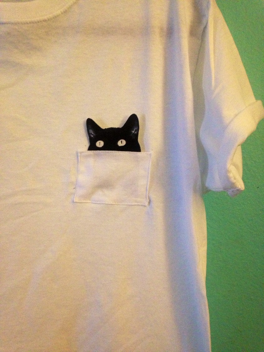 t shirt with a cat in the pocket