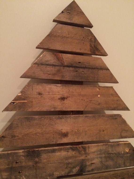 Reclaimed Pallet Wood Christmas Tree