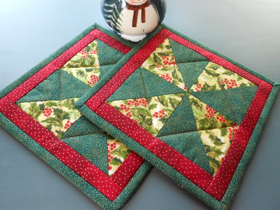 Christmas Fabrics Quilted Pot Holders Pinwheel Pattern/Set of