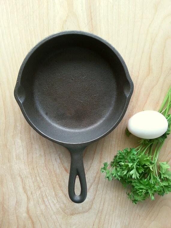 Vintage Lodge Cast Iron Skillet 7