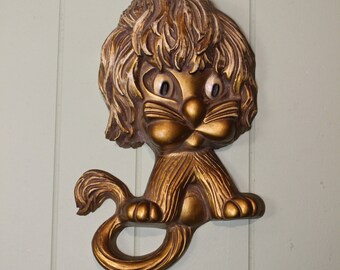 Vintage 1970 Universal Statuary Lion