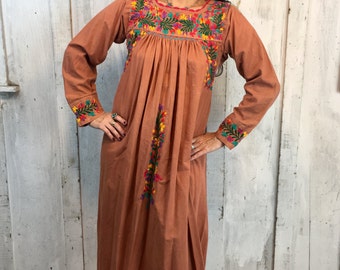 Vintage Oaxacan Hand Embroidered Dress//1970s Mexican Caftan//Boho Ethnic Kaftan