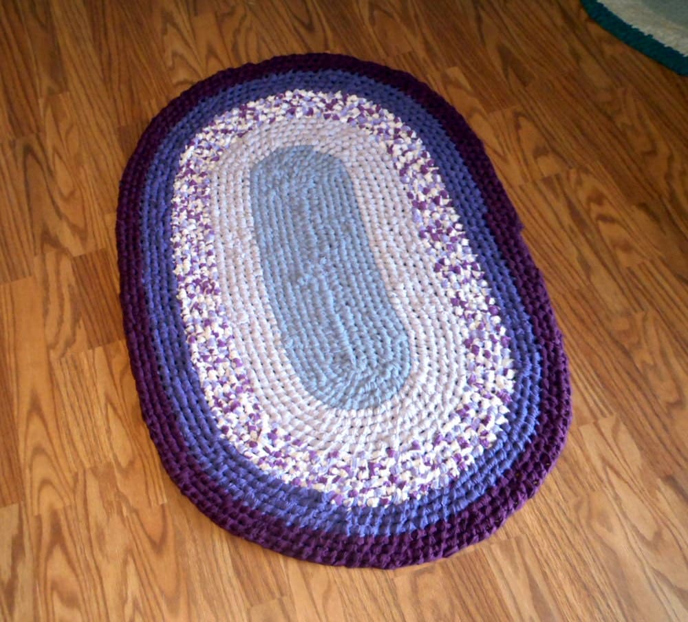 Lilac Oval Recycled Rag rug Toothbrush Amish Knot by CraftyPA