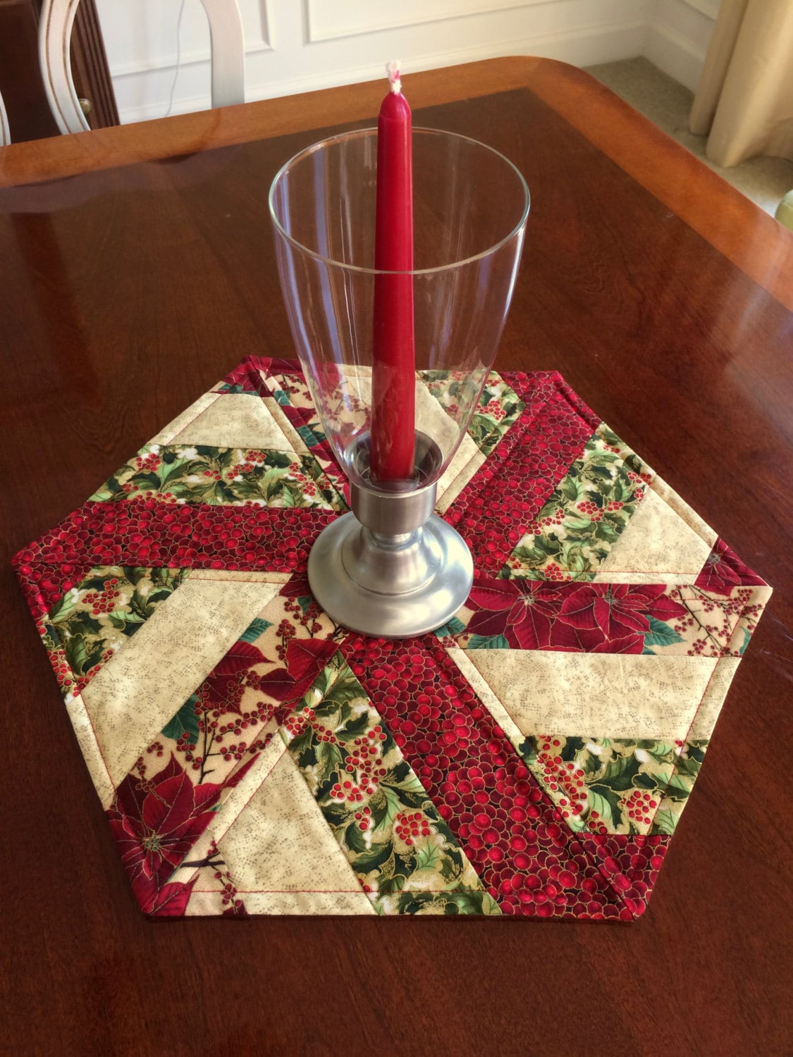 Christmas Red Green Quilted Hexagon Table Runner Candle