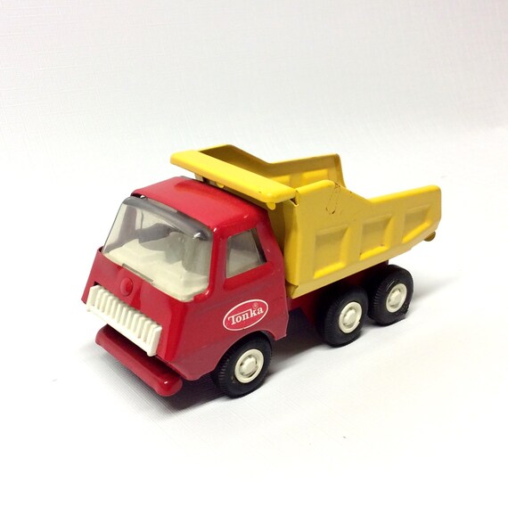 vintage metal tonka dump truck