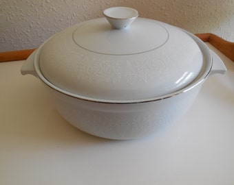 Crown Victoria Made in Japan Fine China Lovelace Porcelain Oven to Table Ware