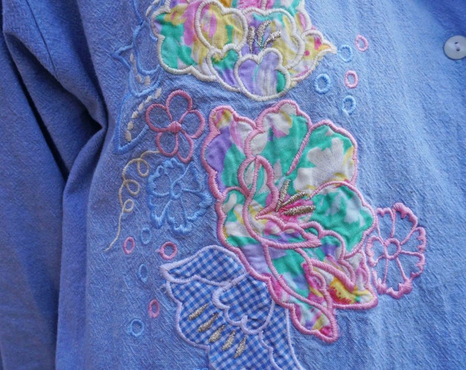 Oversized Denim Shirt, Vintage 1980s Floral Embroidered Denim Shirt, Loose Denim Top, Button Up Boyfriend Shirt, Jean Shirt, Oversized Top