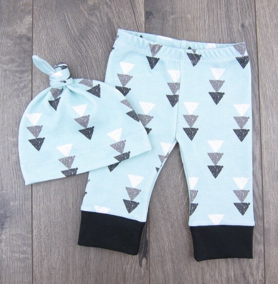 Baby Outfit // Baby Leggings Hat Newborn Outfit Boy by GingerLous