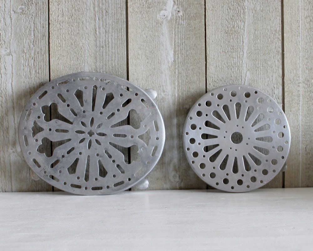 Vintage aluminum trivet. Metal trivet. Vintage trivet. Kitchen