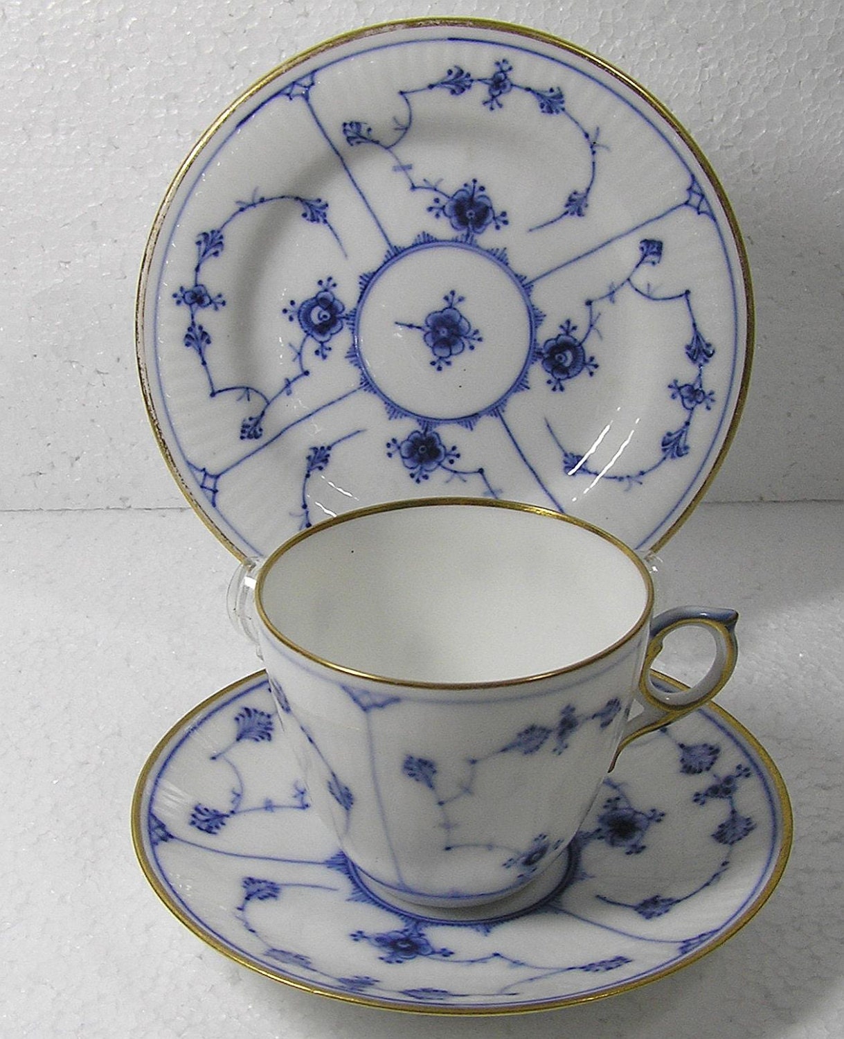 Dating royal copenhagen porcelain