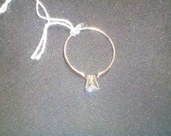 White gold ring 585er with brilliant 0.3 carat TW in very good condition