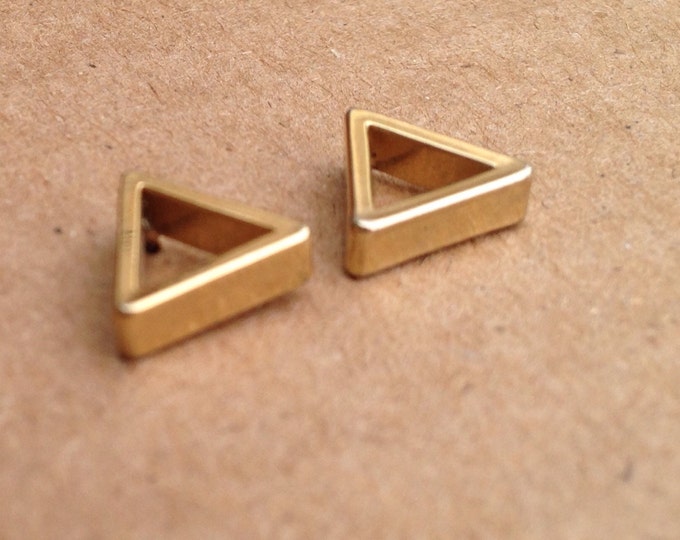 Storewide 25% Off SALE Vintage Petite Gold Tone Triangular Designer Pierced Earrings Featuring Thick Geometrical Design