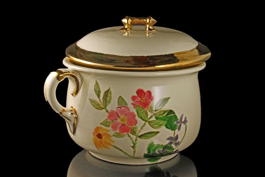 Antique Chamber Pot with Lid Porcelain Thunder Pot Potty