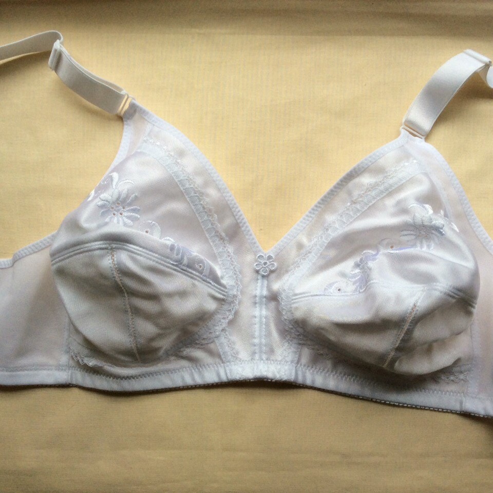 Vintage 38C unboned softcup white bra. Cameo.