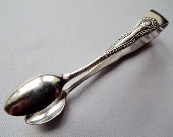 Vintage Sugar Tongs. Edwardian silver plate sugar tongs. Vintage sugar nips, perfect for an afternoon tea party and very pretty.
