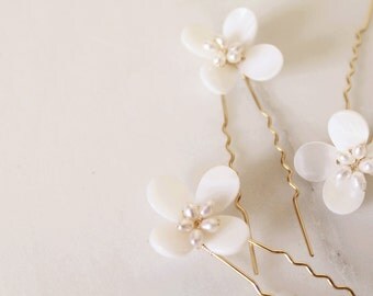 Set of 3 Blossom Hair Pins Petal Pins Flower Pins Clover Pins Leaf Hair Pins Bridal Hair Pins Pearl Hair pins Floral Pins Hair Pick #167