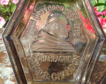 french Moet & Chandon Ashtray / / Champagne / / Molded Glass / / Dom Perignon / / Dom PERIGNON ashtray / / glass