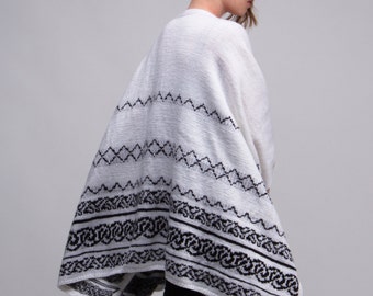 SOFT KNIT PONCHO WITH EMBROIDERY GREY ISTENANYA
