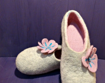 Wool Slippers Felted Slippers Women Slippers Rose Slippers White Slippers Winter Slippers Eco Slippers Felt Home Shoes Handmade Slippers