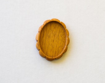 Fine brooch pendant setting tray hardwood finished - Mahogany - 30 x 40 mm cavity - (D61c-M)