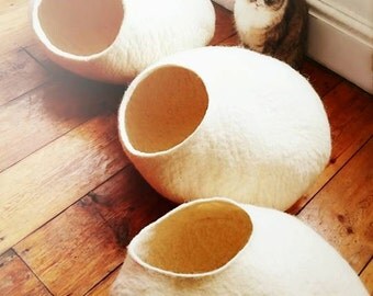 Cat Cave / cat bed - handmade felt - White - S,M,L,Xl + free felted balls