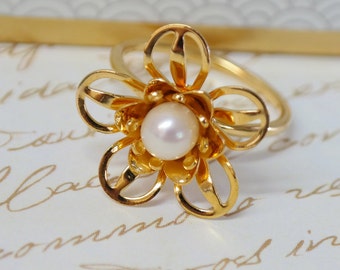 Pearl Flower Ring, Gold Pearl Ring, Pearl Bridal Ring, Wedding Jewelry, White Pearl Ring, Unique Flower Ring, Wedding Ring, Gift for Women