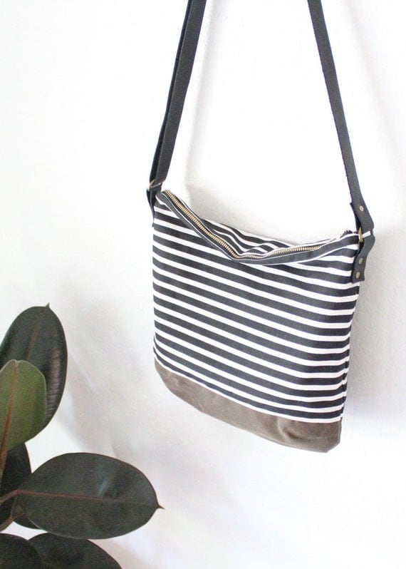crossbody bag black white stripe with leather strap and
