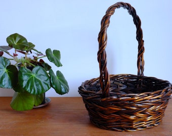 former cart, basket, Wicker, old Wicker, braiding, dragees, baptism, wedding