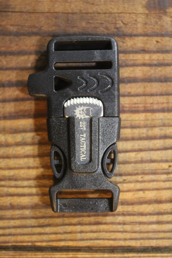 Paracord buckles with knife Outlet