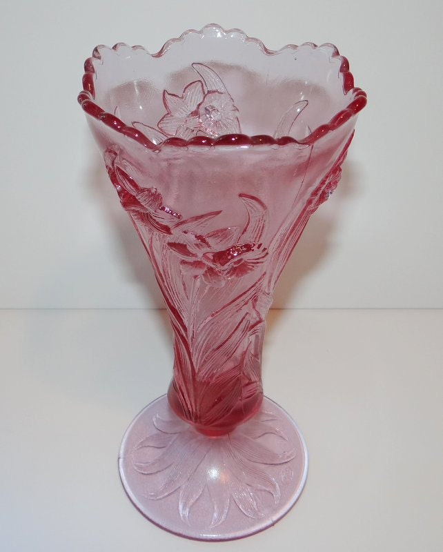 Fenton Pink Vase Footed Art Glass with Daffodil's Fenton