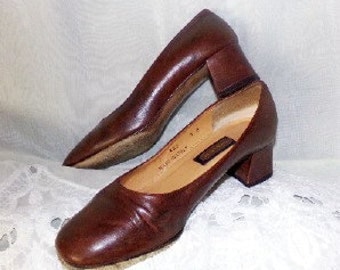 FREE SHIPPING....Womans Vintage Brown Leather COACH Shoes Pumps Heels Sz 7 B
