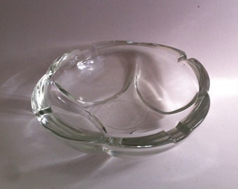 Fidenza Italy Glass Vase Leaf Pattern Approx. 3 x 6 in.