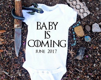 Game of Thrones. Baby is Coming. Pregnancy Annoucement. Halloween. Costume. Mother of Dragons. Fandom. HBO. TV Series. Nerd. Baby Shower.