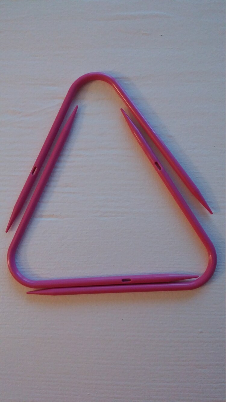 Neko Curved Double Pointed Knitting Needles by CandrasYarnParadise