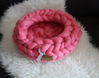 Cat Bed, knitted Cat bed, perfect furniture for your cat, Super Chunky Pet Bedding