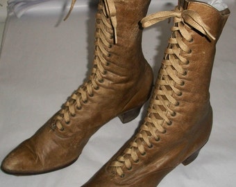 Vintage Stivali Vittoriani da Donna Lacci 70s Stivaletti con Tacco Medio Caviglia Stivali Witch Conico Scarpe Costume Stivaletti Lolita Steampunk Gotico Patchwork Pizzo, B1 Bianco, 37 EU