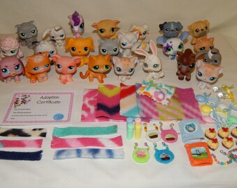 LPS Accessories Adopt a Pet 13 Pc Skirt Bow Collar Pillow Blanket Book Scarf Bib Random PET Littlest Pet Shop Filled Party Favor Bag