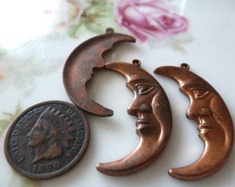 Vintage Pendant Drops, 1950s Nouveau Man in the Moon Crescents, Raw Solid Die Cast Copper Tone Brass Jewelry Findings, 32mm, 1 piece (C3)
