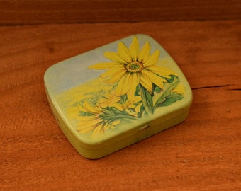 Small Metal Vintage Hinged Decorative Tin Pill Box, Collectible Vintage Pill Box,1pc