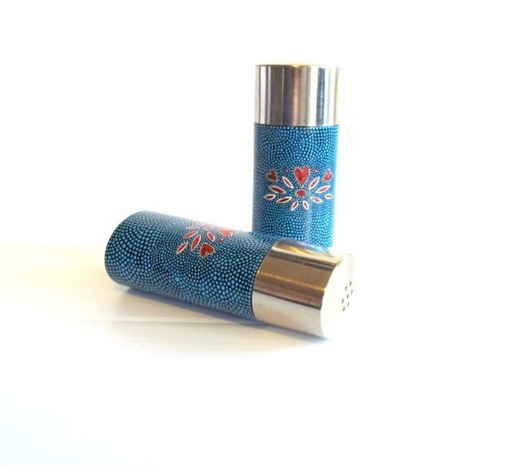 Salt and Pepper shakers: Red and Blue hand painted salt and pepper shaker set