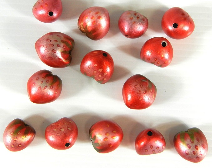 Set of 14 Dimensional Acrylic Strawberry Beads