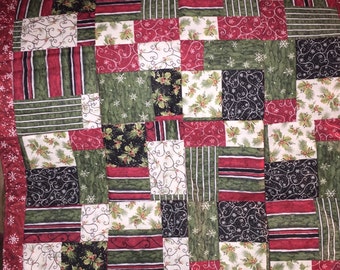 Patchwork quilted Christmas table square