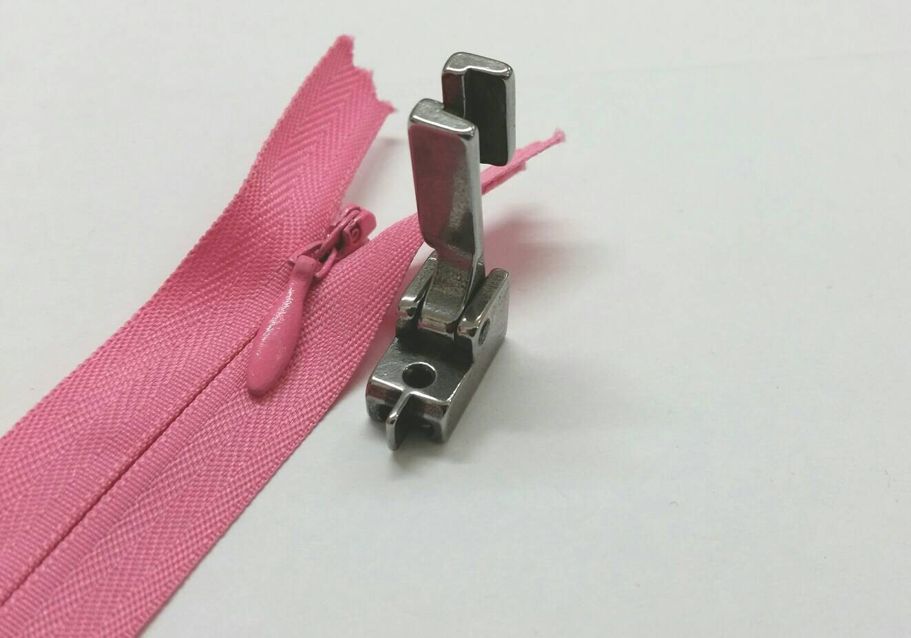 Invisible zipper foot attachment for by myleesewingandfabric