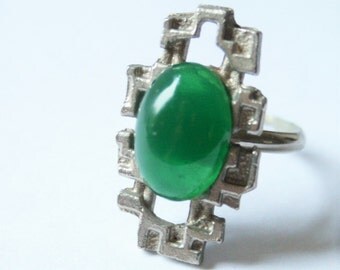 Vintage green glass ring. Modernist ring. Adjustable ring