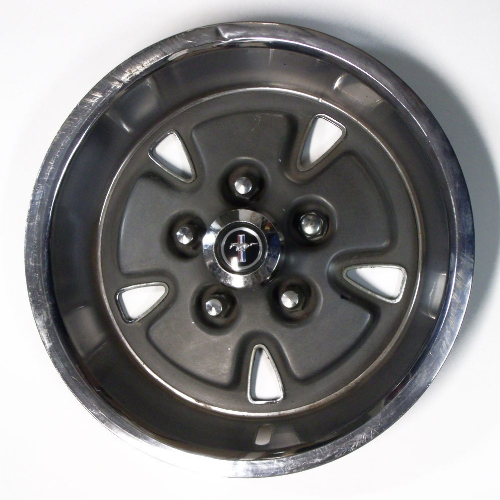 Vintage 1970 Ford Mustang Hubcap Hub Cap Wheel Cover
