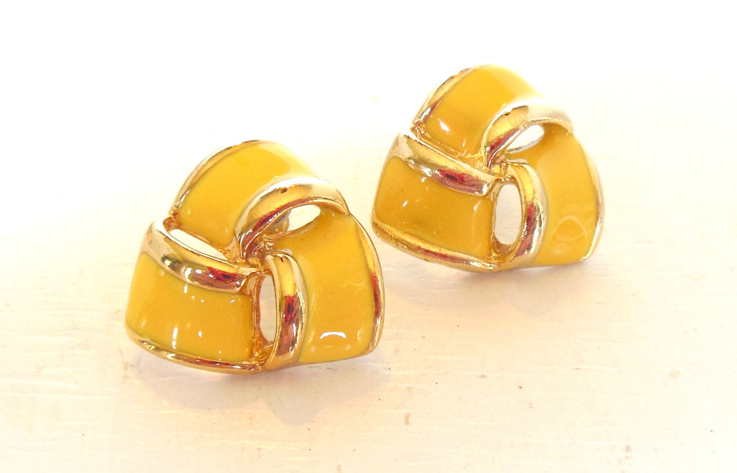 Vintage Enameled Pierced Earrings Yellow Gold Knot 1